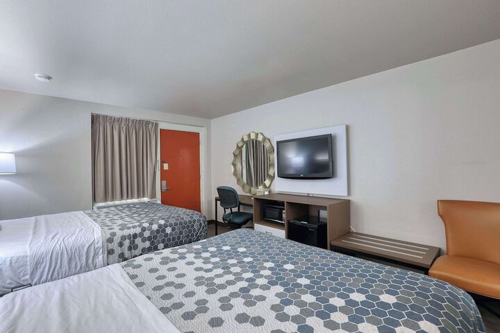 1 Queen Bed (3 of 29)