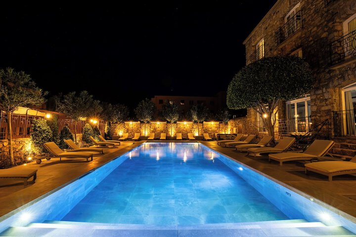 Pool 80 of 121