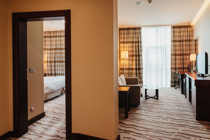 Room 8 of 86