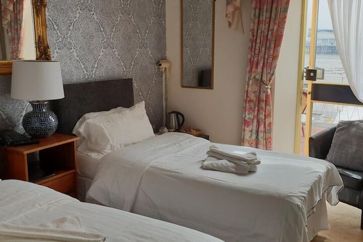 Room 8 of 31