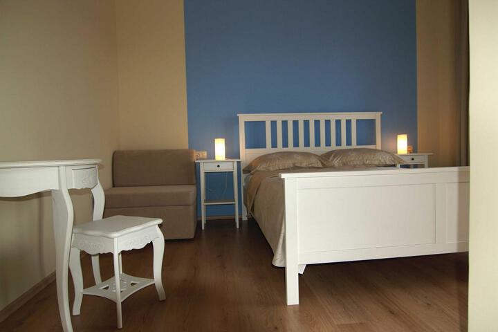Spacious private room in Barbat