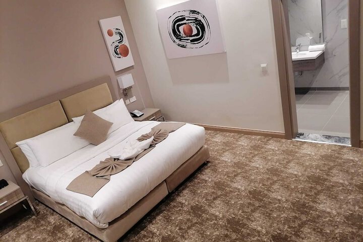 Room 13 of 30