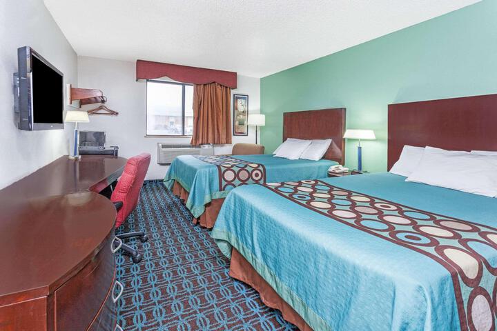 2 Double Beds (3 of 4)