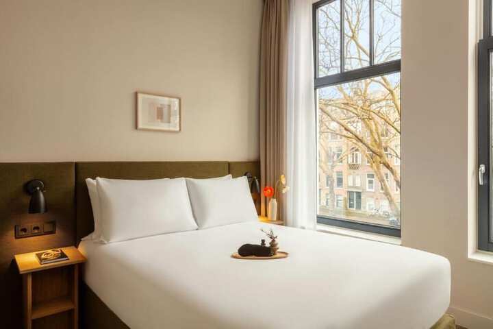 Room 4 of 27