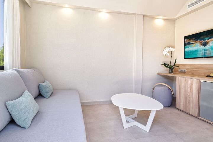 Room 5 of 80