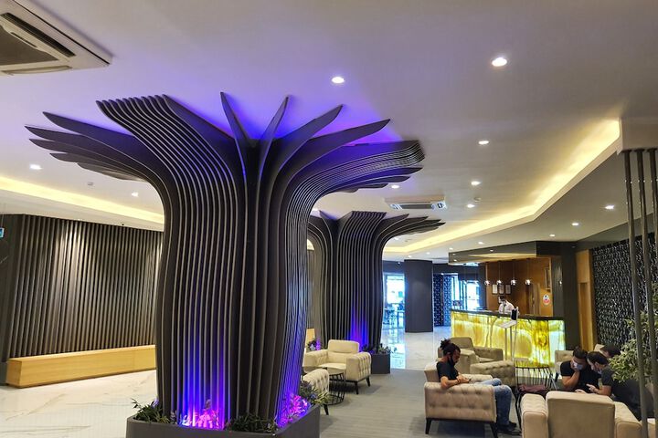 Entrance & Lobby
