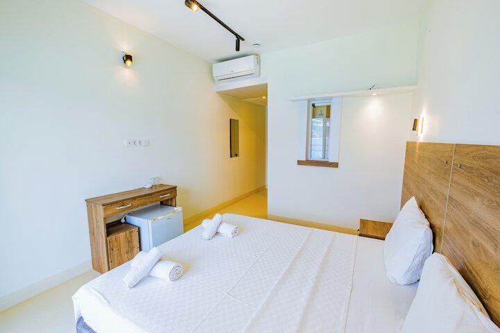 Room 3 of 65