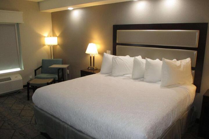 1 King Bed (7 of 12)