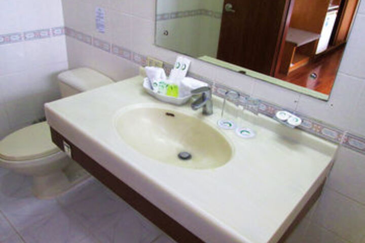 Room 3 of 41