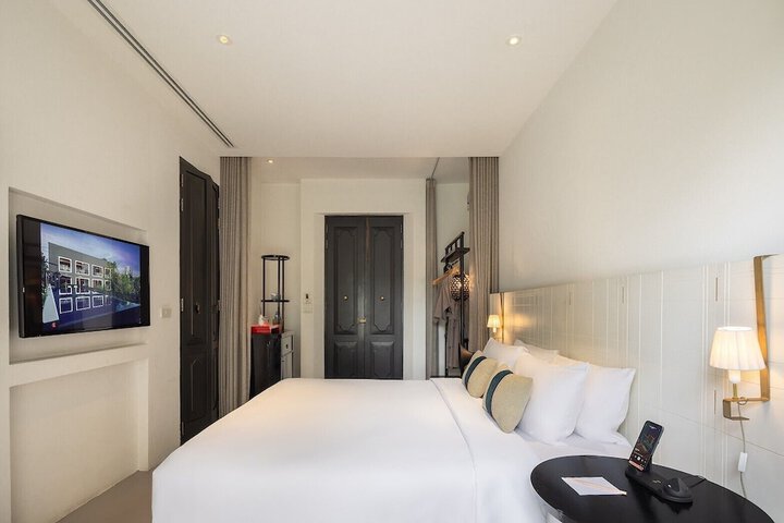 Room 3 of 40