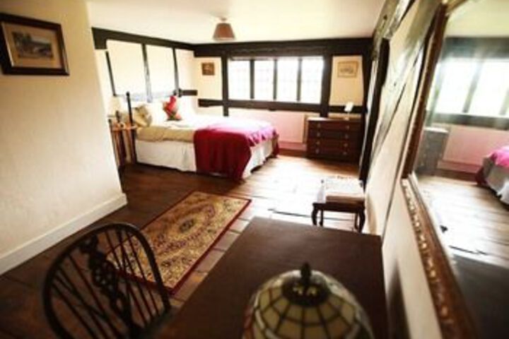 Room 4 of 17
