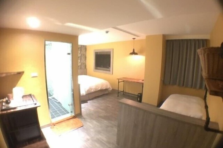 Room 21 of 50