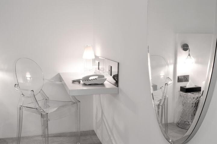 Room 17 of 47