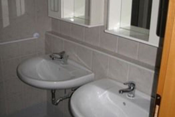 Room 6 of 40