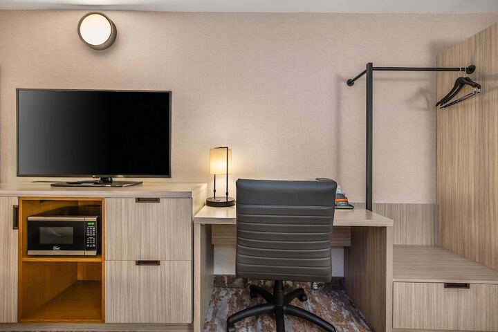 Room 34 of 62
