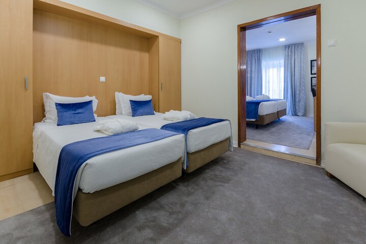 Room 32 of 86