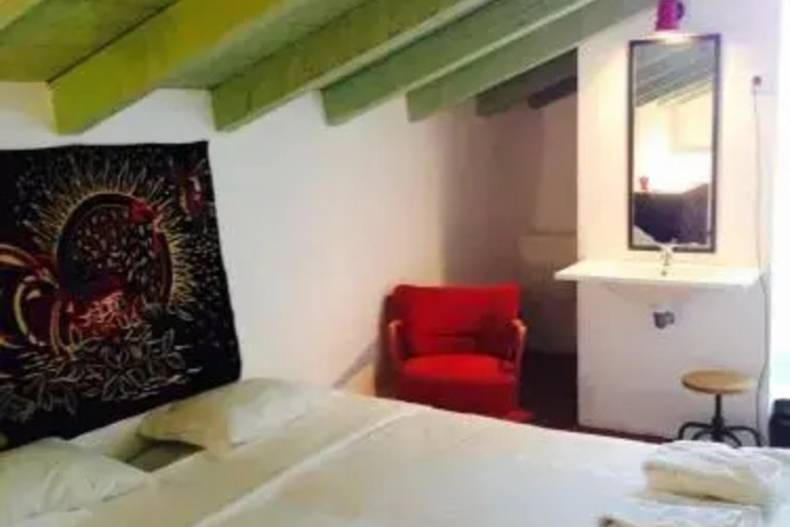 Room 3 of 9