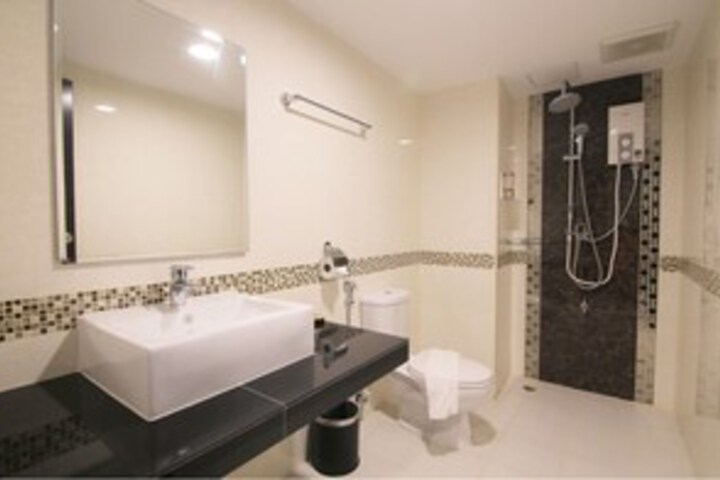 Room 3 of 32