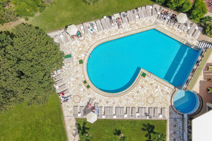 Pool 41 of 100