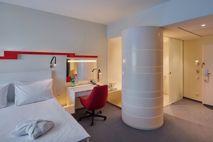 Room 10 of 81
