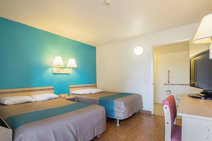 Room 19 of 39