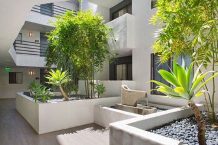 Hotel Exterior 10 of 28