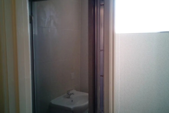 Room 6 of 9