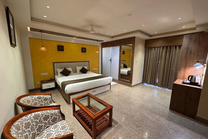 Room 4 of 20