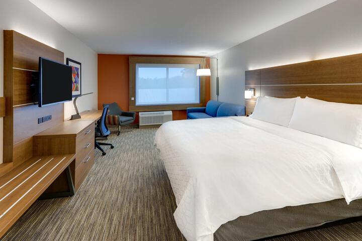 Standard King Bed Accessible (9 of 20)