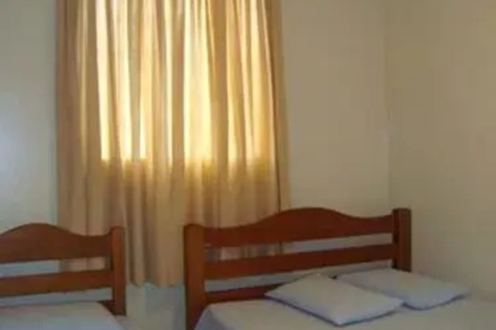 Room 6 of 10
