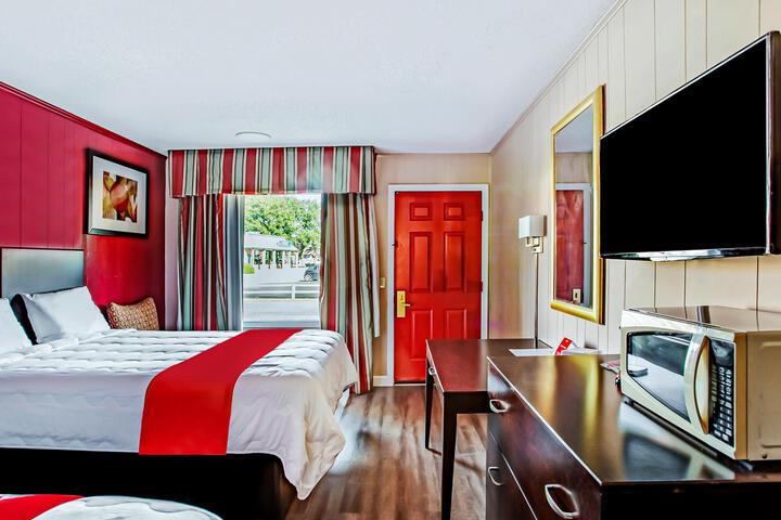 2 Queen Beds (3 of 7)