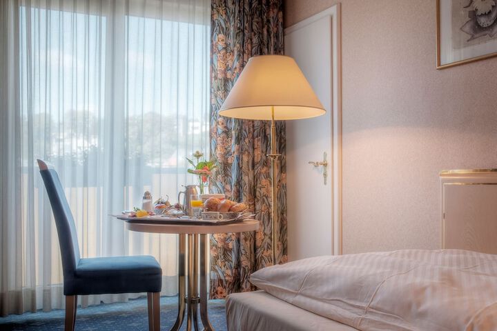 Room 5 of 40