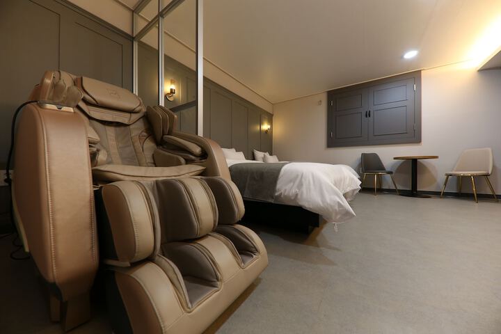 Room 20 of 100