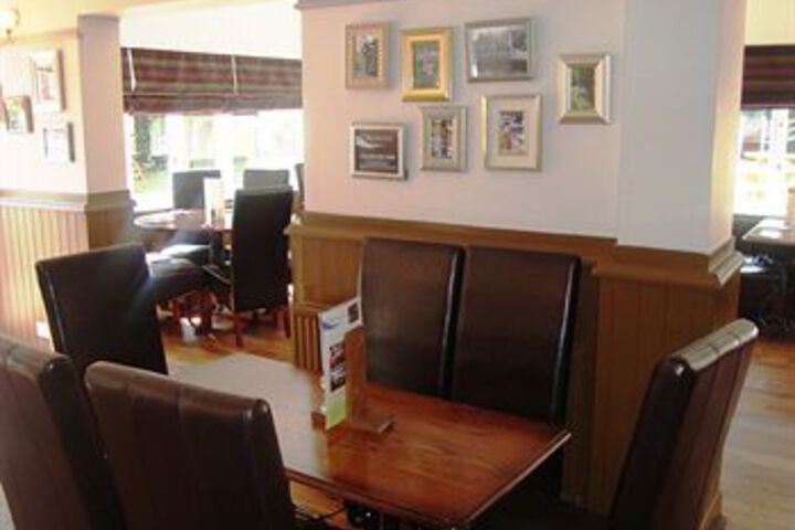 Lounge 10 of 13