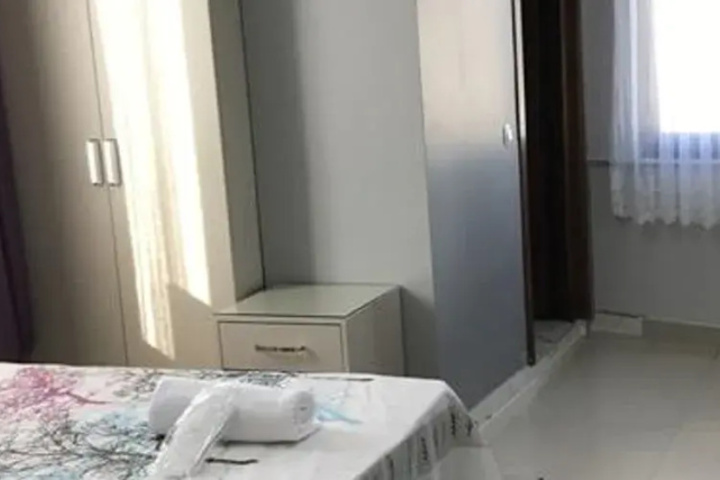 Room 6 of 13