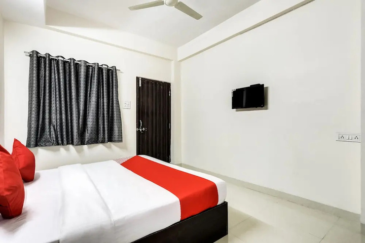Room 4 of 13
