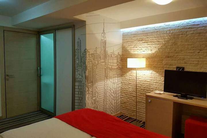 Room 8 of 42
