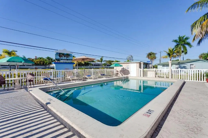 Pool image of Fountain Cottages Inn