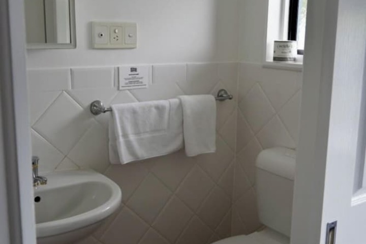 Room 11 of 27