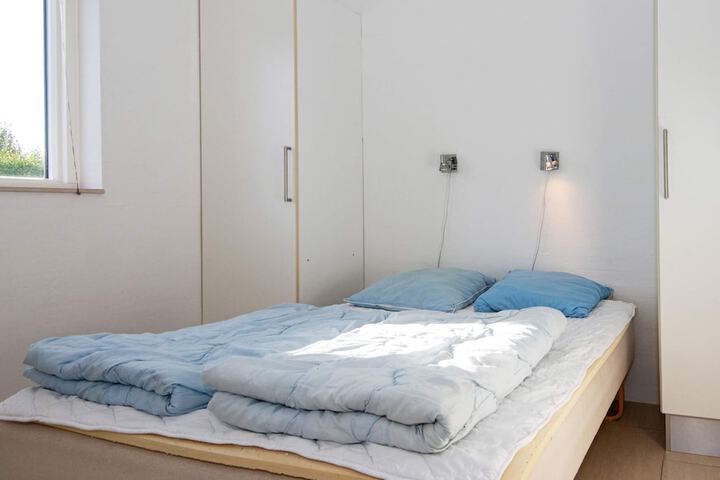 Room 6 of 50