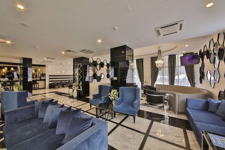Entrance & Lobby