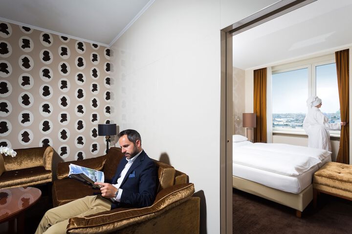 Room 34 of 59