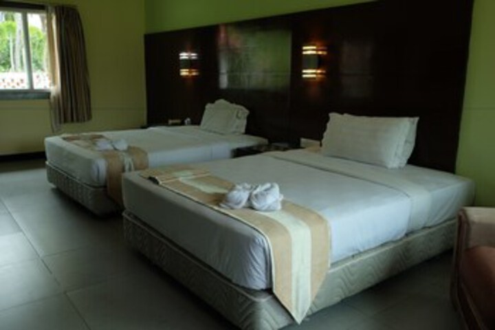 Room 6 of 27