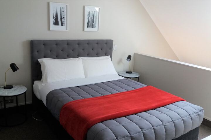 Room 4 of 84