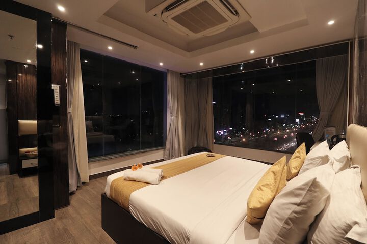 Room 8 of 25