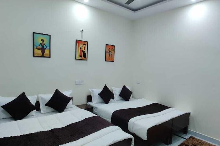 Room 5 of 20