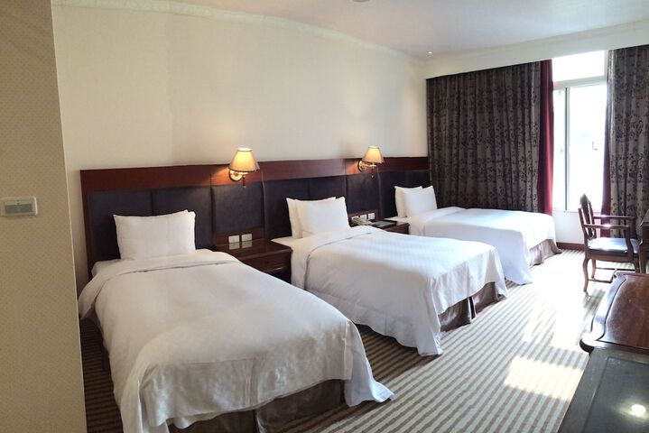 Room 15 of 37