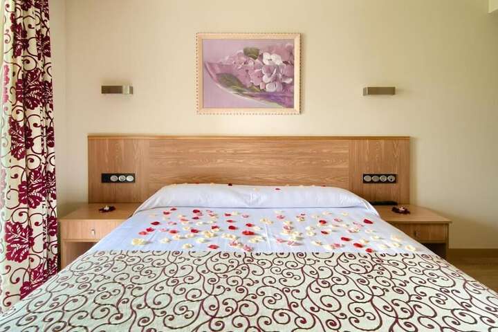 Room 5 of 33