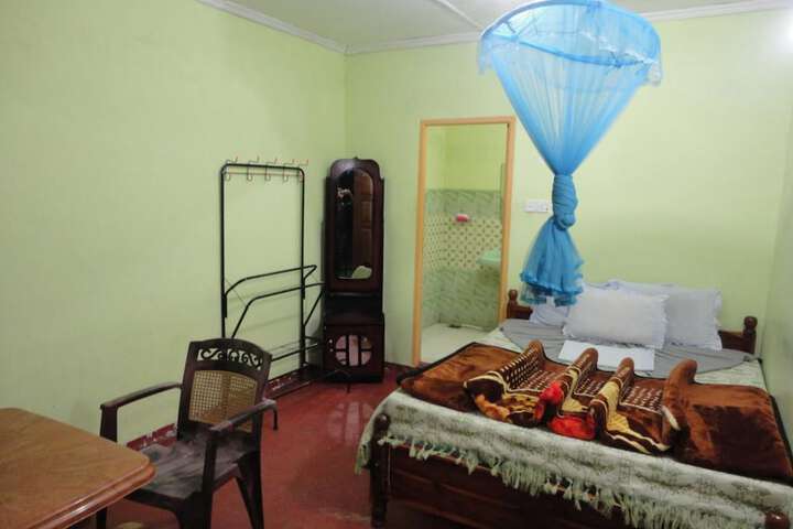 Room 6 of 25