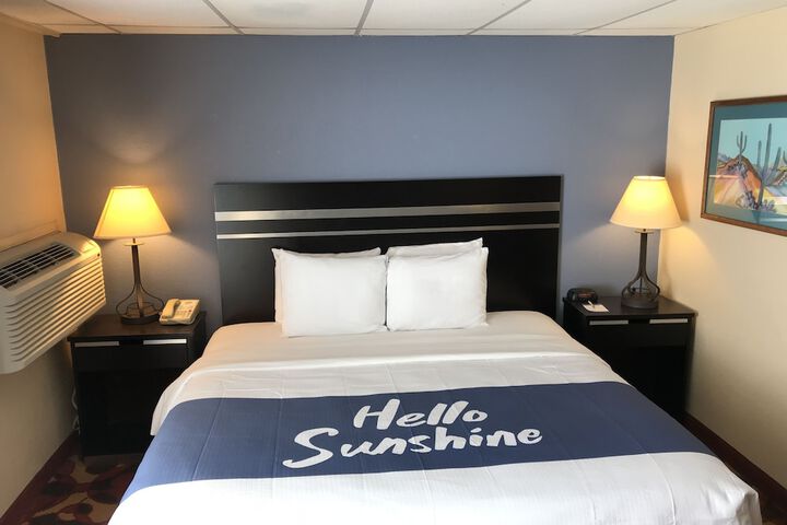 1 King Bed (5 of 14)